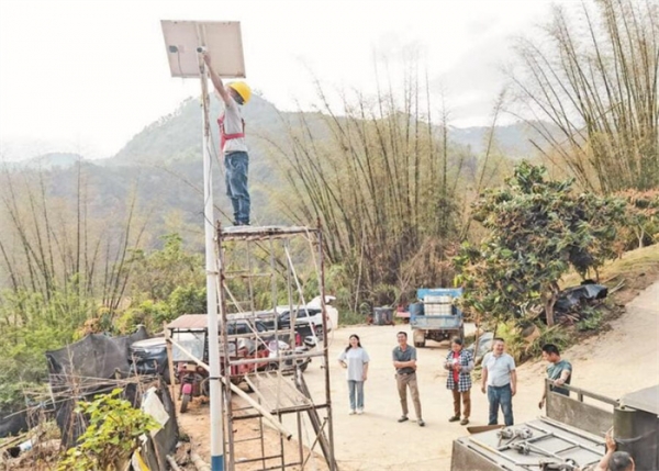 路灯照亮回家路